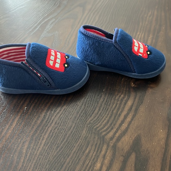 Boys indoor warm lined shoes size 6 ( 12 months to 2 year age range) - Picture 5 of 5